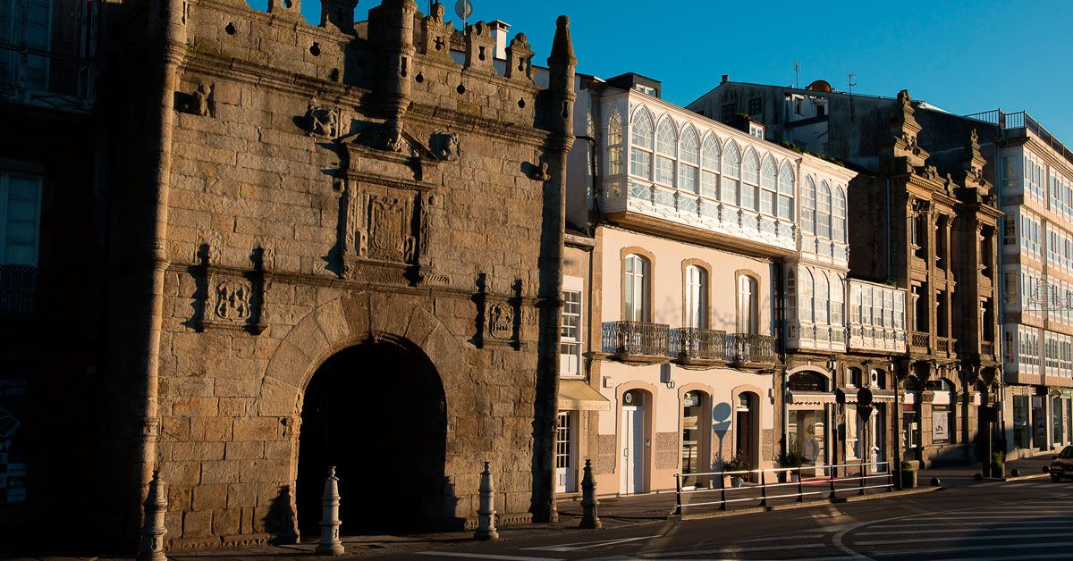 porta carlos V viveiro