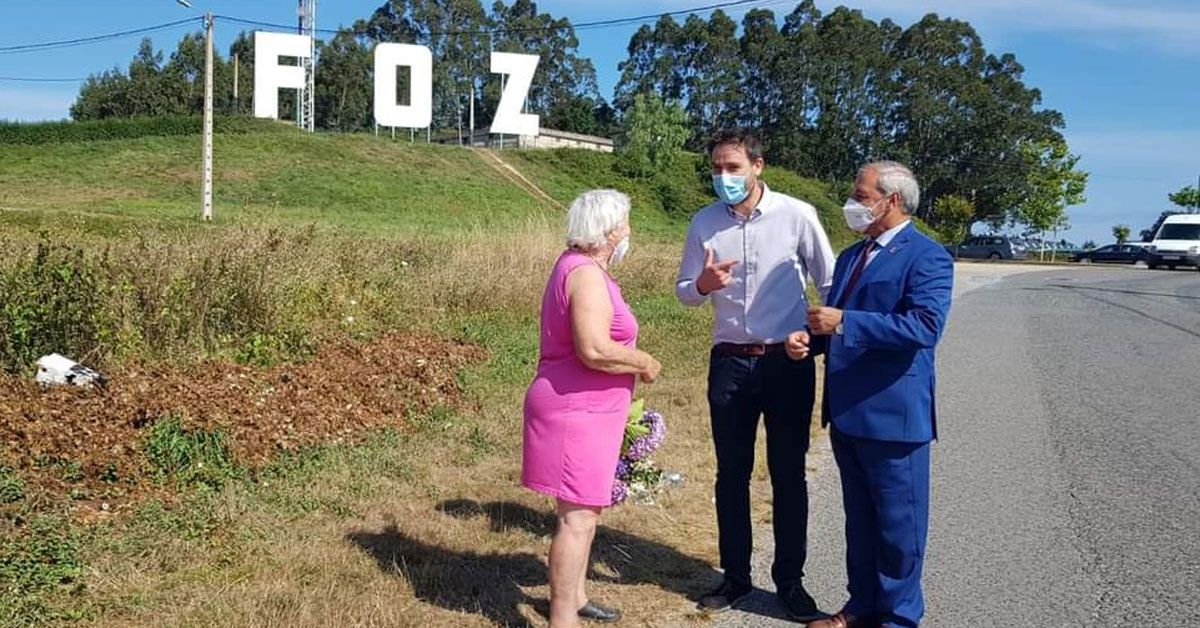 ALCALDE DE FOZ E O PRESIDENTE DA DEPUTACIoN NA RuA COSTA DO CASTRO EN AGOSTO DESTE ANO