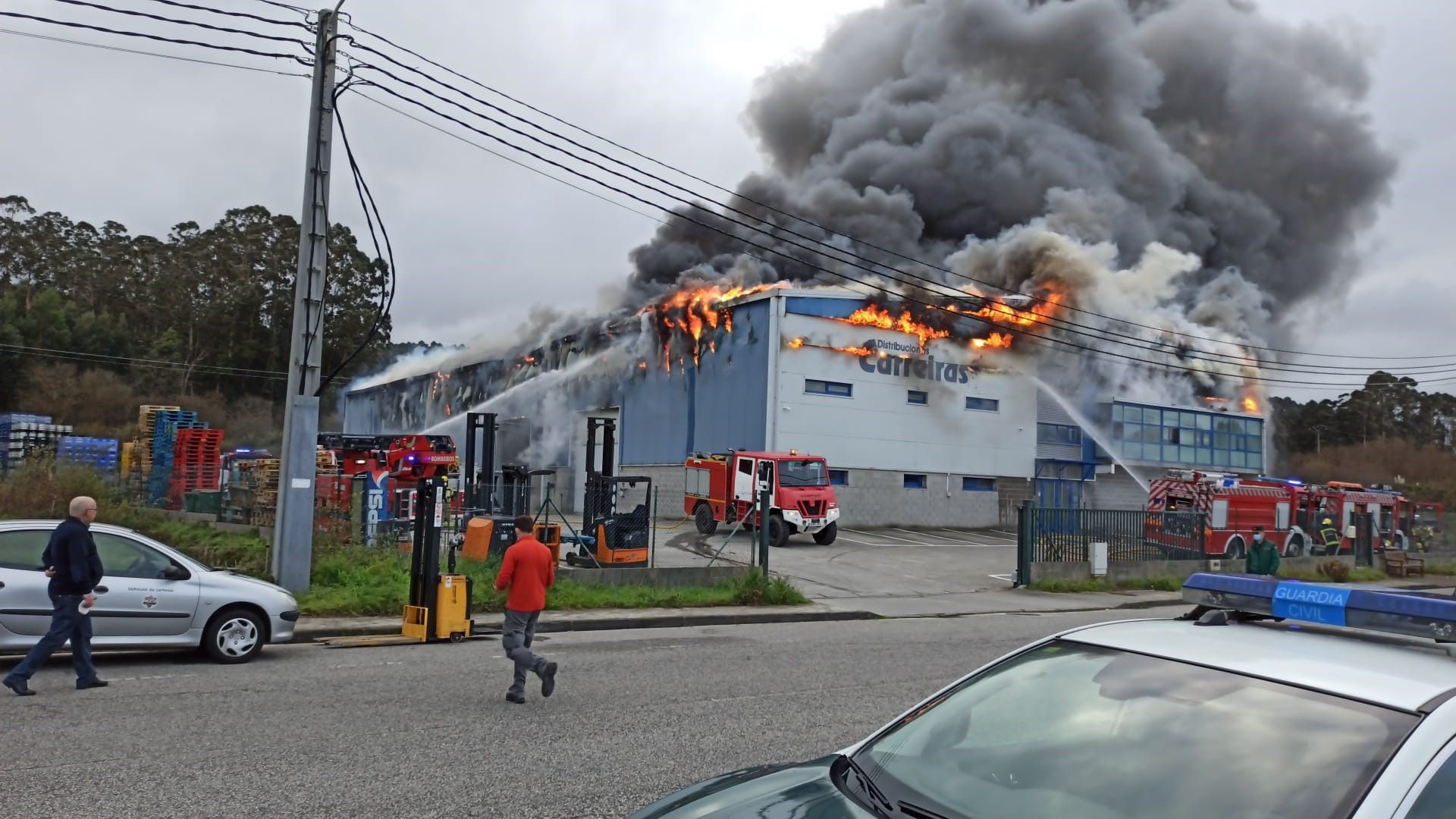 Incendio distribuciones carreiras poligono cuina cervo (2)