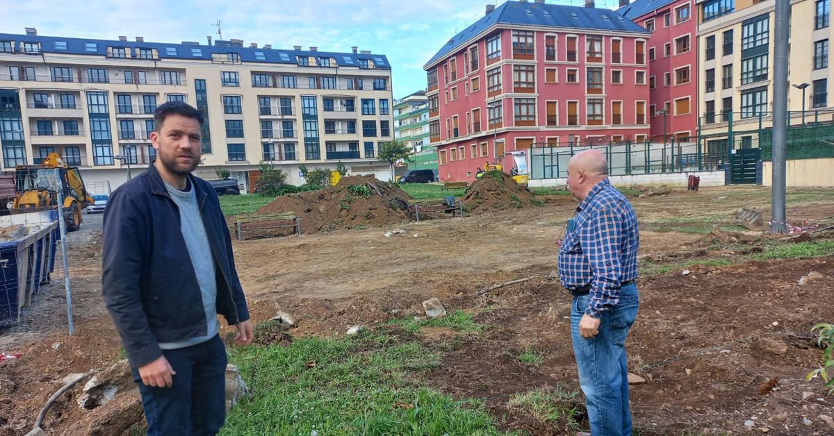 ALCALDE DE FOZ E O CONCELLEIRO JAVIER FRAGA NAS OBRAS DO NOVO PARQUE DA RuA UXiO NOVONEYRA