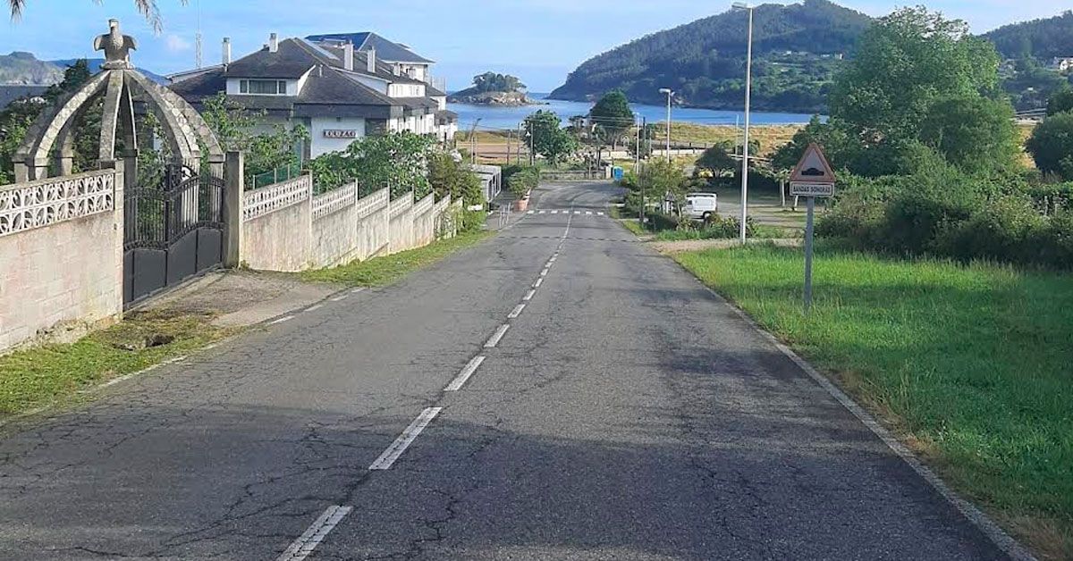 beirarruas acceso e ao longo da praia de Area Viveiro