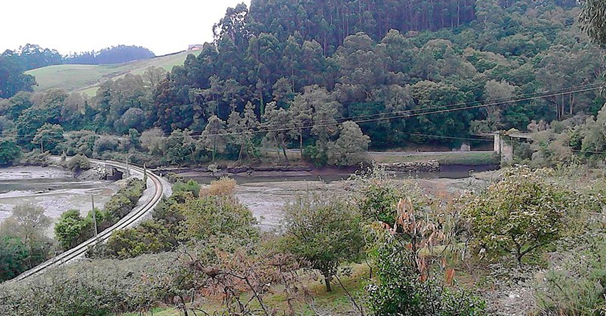 Desembocadura do río Grande na ría de Ribadeo