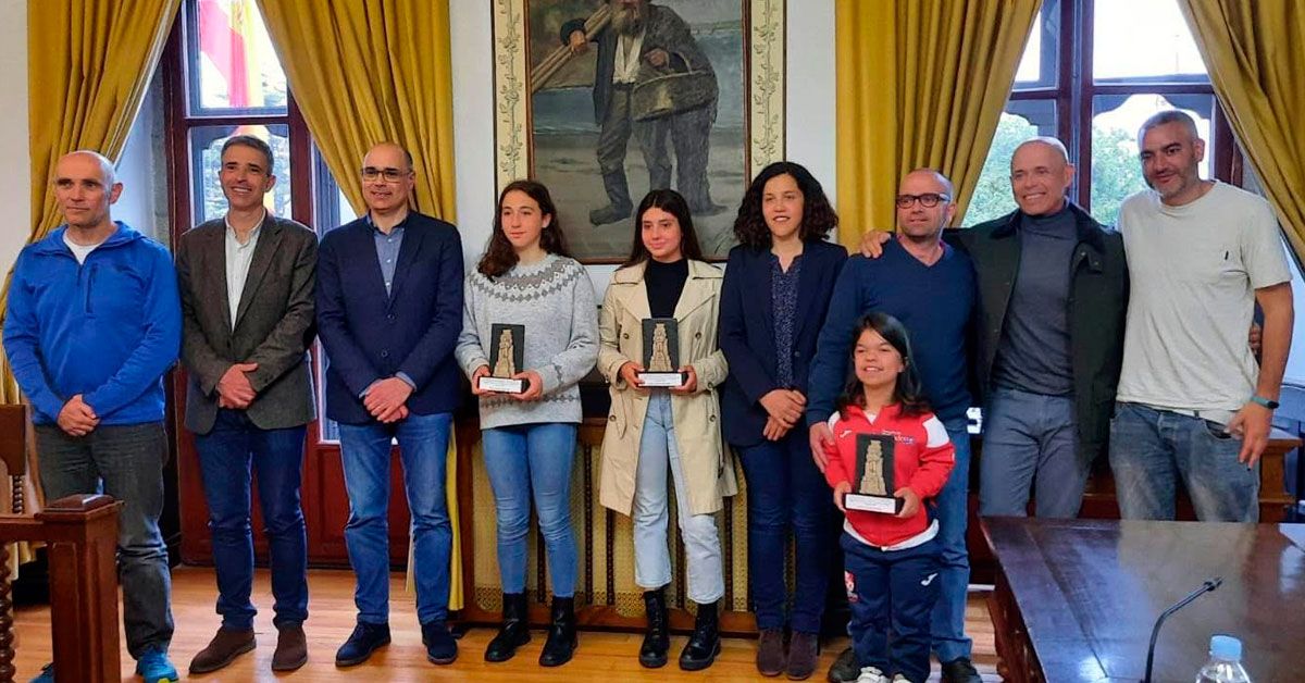 recepción a tres piragüistas do Club Altruán campioas Espana