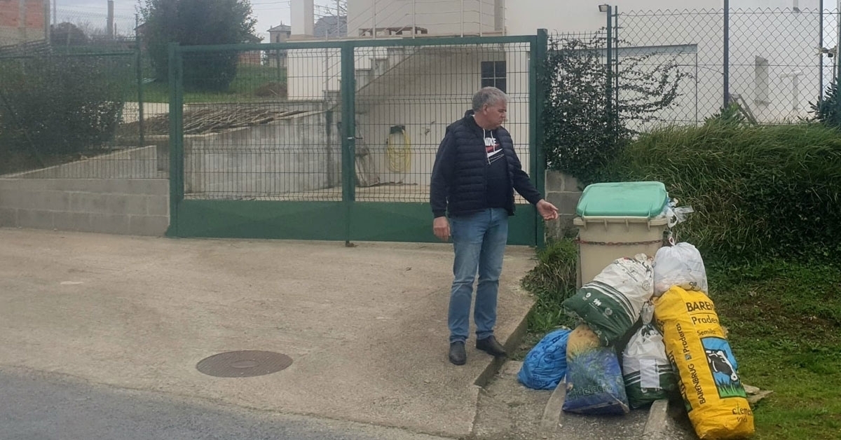 Lixo sen recoller en San Cosme de Barreiros 21 febreiro 2024