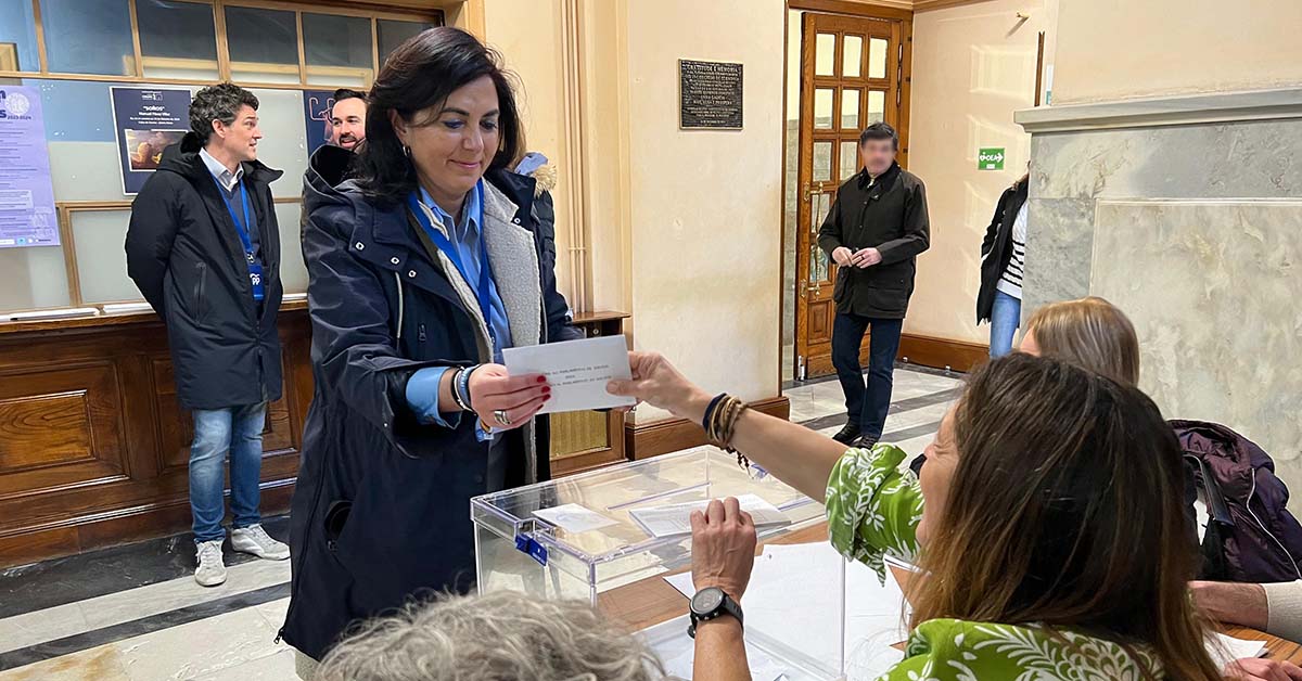 elena_candia_vota_en_lugo_18f