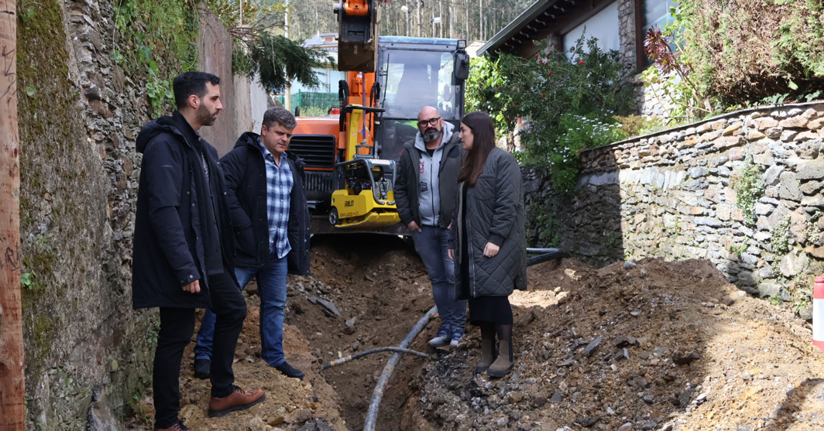 Deputacion rede de saneamento en Vieiro e mellora dunha pista en Fontecova, en Viveiro