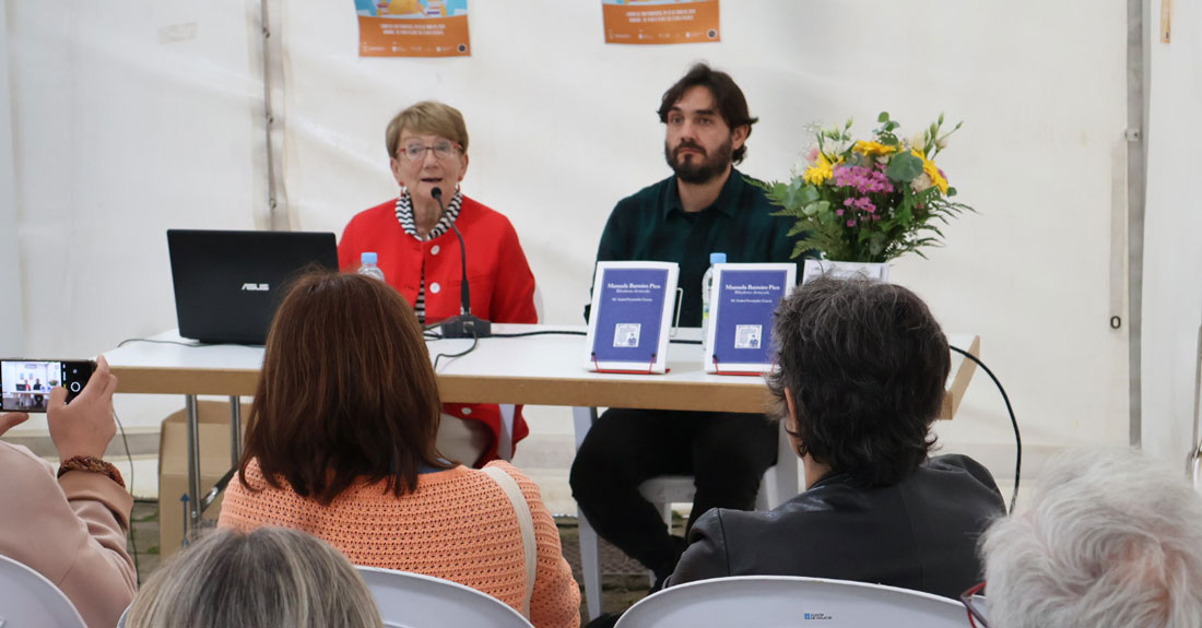 María-Isabel-Fernández-García-feira-do-libro-de-Ribadeo