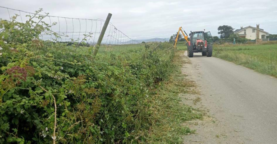 Imaxe da estrada en Ribadeo con innación da Deputación