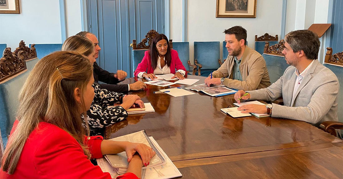 REUNIÓN-DO-ALCALDE-DE-FOZ-E-O-CONCELLEIRO-CARLOS-GARCÍA-CON-REPRESENTANTES-DO-GOBERNO-DO-ESTADO