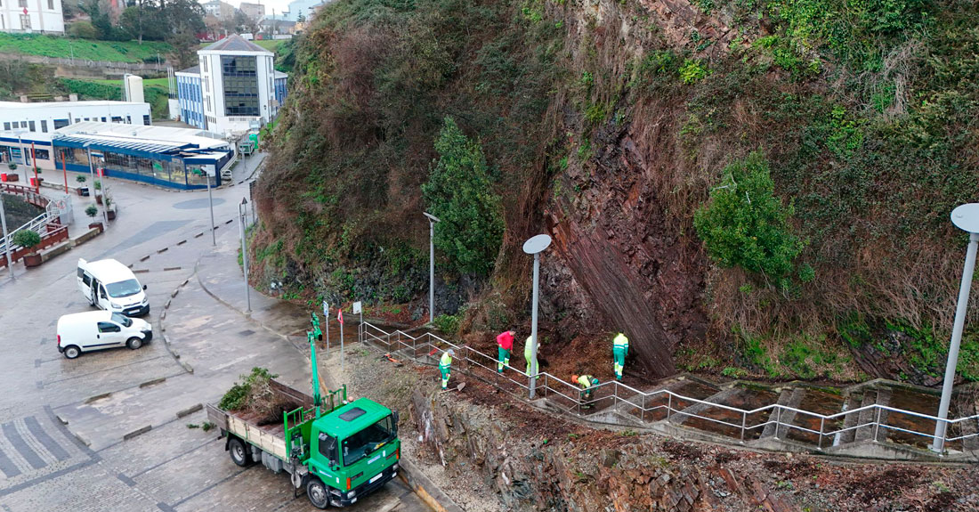 Ribadeo-escaleiras-capela-San-Miguel-2025