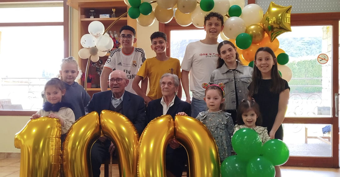 Xove-JOSe-GARCiA-PeREZ-CUMPLE-100-ANOS-Con-parte-dos-bisnetos
