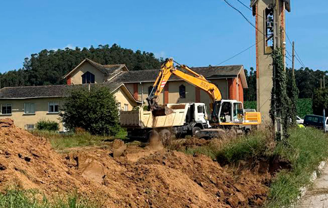 Ribadeo-aparcadoiro-igrexa-santalla-2025