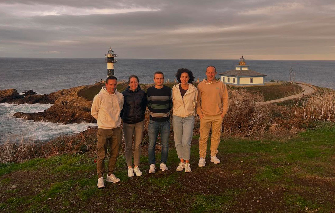 A-Marina-Atletismo-2025-fundadores-Marcos-Gomez,-vogal-Sonia-Gonzalez-vice-e-tesour-Marcos-Conde-presi-Lourdes-Lopez-secreta-Javier-Garcia-vogal