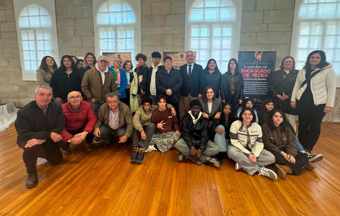 BURELA-A-ALCALDESA-ACOMPAnA-AO-IES-MONTE-CASTELO-NA-INAUGURACIoN-DA-SuA-EXPOSICIoN-SOBRE-O-ENCASCADO-DE-REDES-NO-MUSEO-DO-POBO-GALEGO-