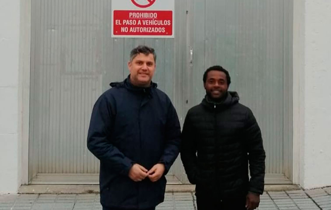 BURELA-PP-Manuel-Rouco-e-Felix-Martins-diante-o-campo-de-futbol-da-Marosa