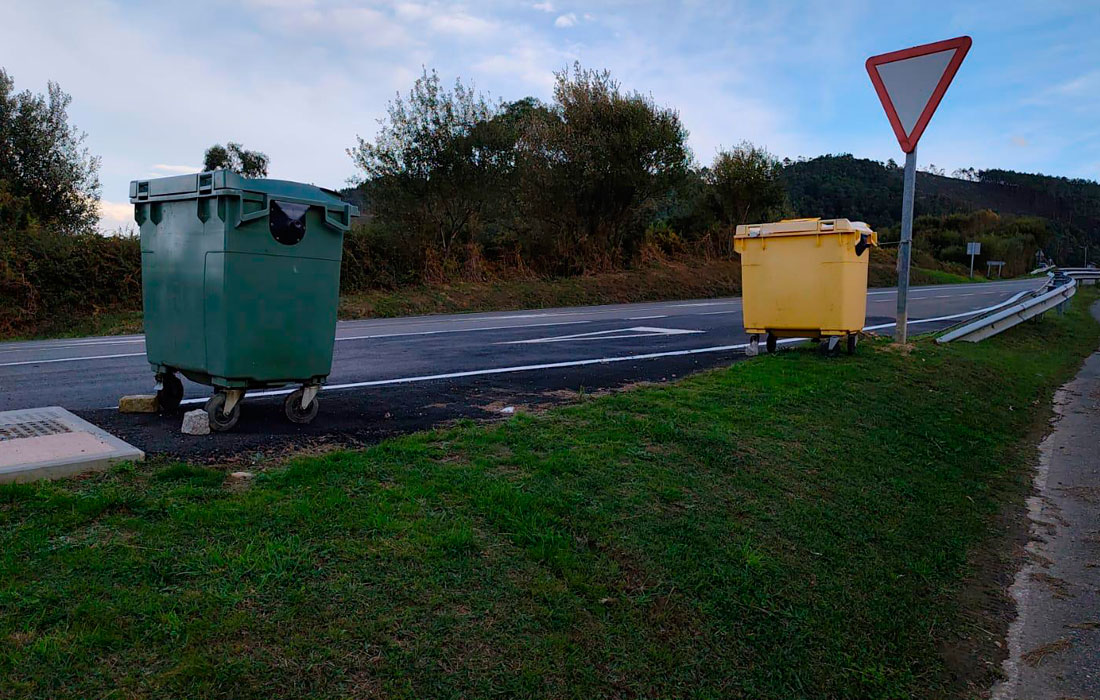 Vicedo-contedores-mal-fixados-vento-estrada-tirados-2025-novembro-2