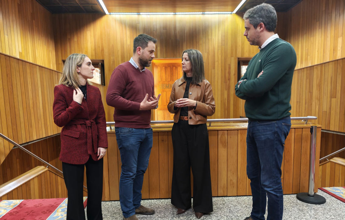 REPRESENTANTES-FOZ-CON-LARA-MeNDEZ-NO-PARLAMENTO-DE-GALICIA-2025