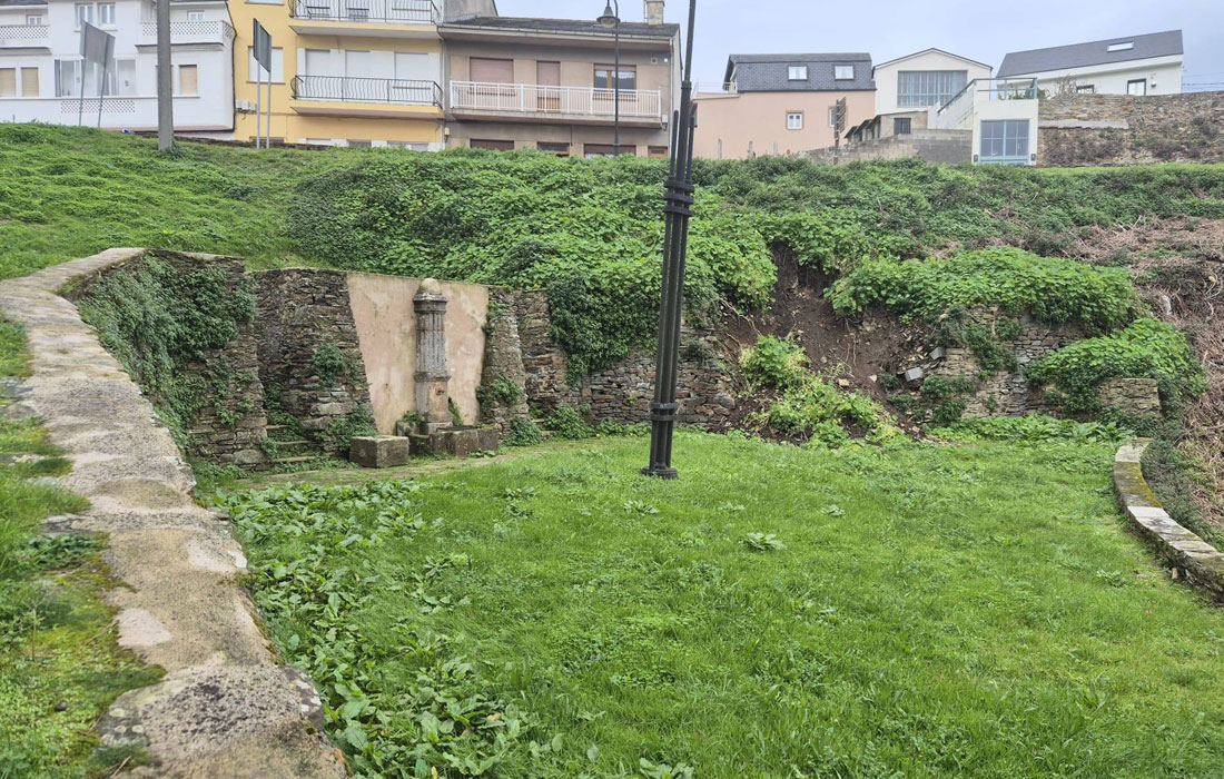 Ribadeo-fonte-guimaran-muro-destruido-226-xaneiro-1