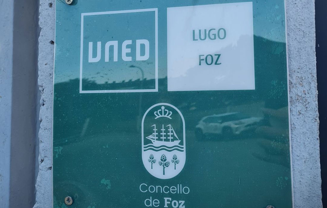 UNED-de-Foz-placa-calle