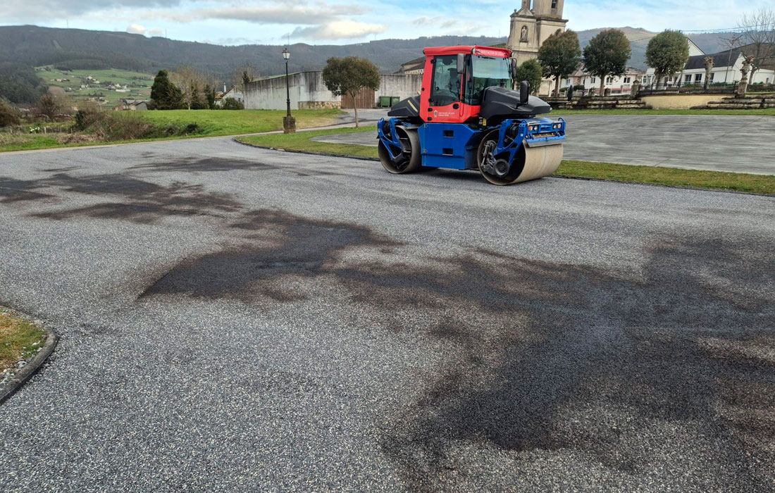 Lourenza-verteduras-de-alquitrán-no-rego-da-Fonte-do-Cura-PP-critica