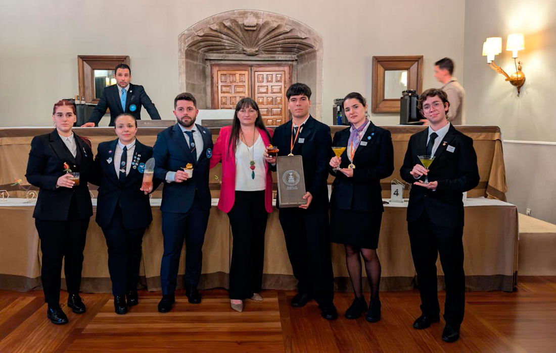 Gabriel-Vilar-Longarela-gana-en-Santiago-el-XXII-Trofeo-Especial-al-Mejor-Cóctel-con-Aguardientes-y-Licores-Tradicionales-de-Galicia