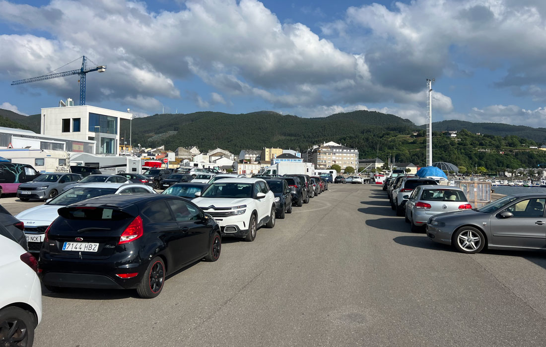 ABARRTOTE-DE-VEHICULOS-EN-LOS-MUELLES-DIFICULTANDO-LA-OPERATIVA-PESQUERA