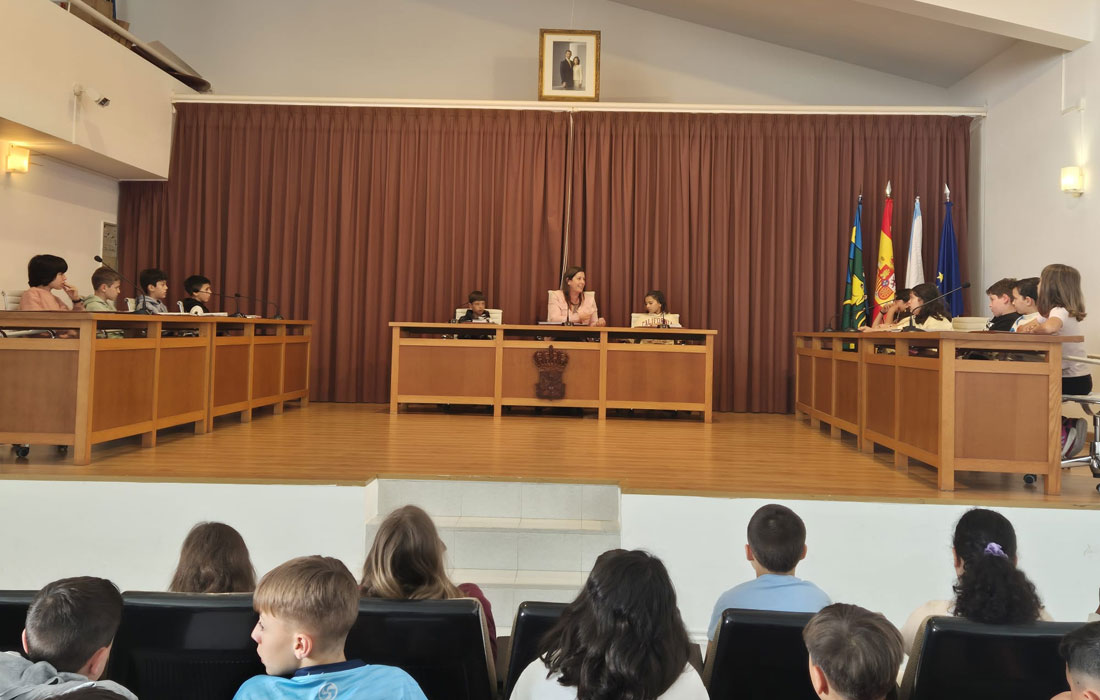 visita-ceip-Cervo-asemblea