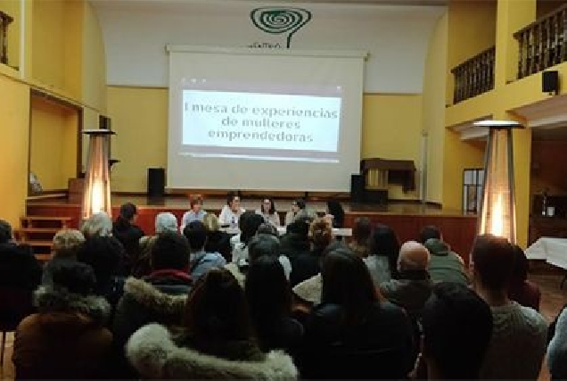 Catro mulleres chairegas achegaron a súa experiencia como emprendedoras no Centro Cultural e Recreativo de Vilalba