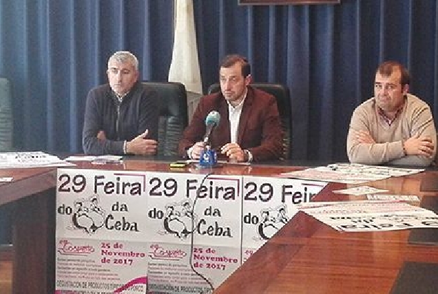 Daniel Paz, Armando Castosa e Jesús Novo durante a presentación da XIX Feira do porco da ceba