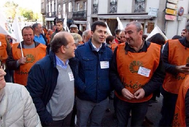 O presidente da Deputación con Gonzalo Caballero e Xoaquín Leiceaga na manifestación contra o abandono do rural