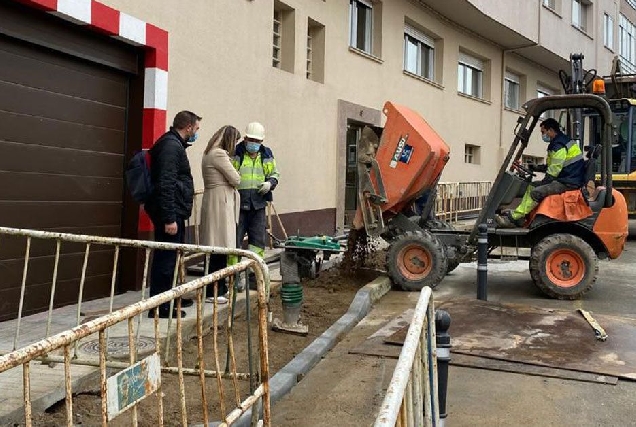 obras de renovacion do fibrocemento na rua Escultor Asorey