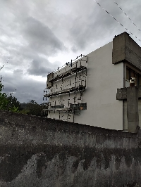 Obras de mellora na facha da casa da xuventude lourenza