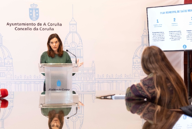 A alcaldesa da Coruña, Inés Rey presentando o Plan Municipal de Saúde Mental