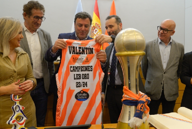 Imaxe da recepción do Basquet Coruña na Deputación