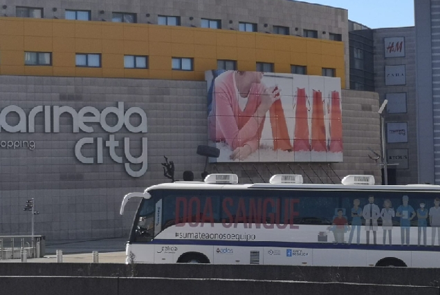 Imaxe do autobús de doazóns de sangue no Marineda City