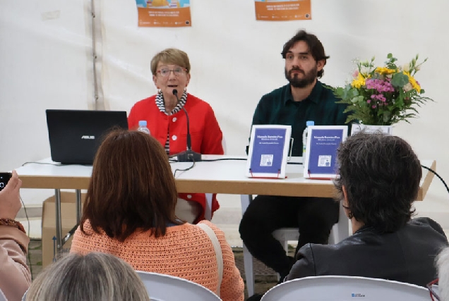 María-Isabel-Fernández-García-feira-do-libro-de-Ribadeo