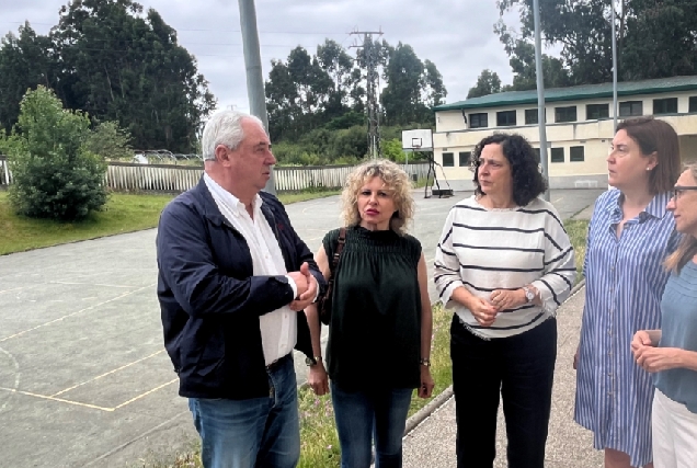 Imaxe da visita da delegada da Xunta na coruña ao IES Alfonso X o Sabio en Cambre