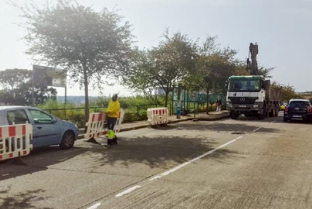 Imaxe das obras na parada de autobús da rúa Curtis no Castrillón