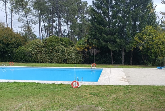 Piscinas de Vilamarín co vaso adicado ás crianzas ciberto de terra