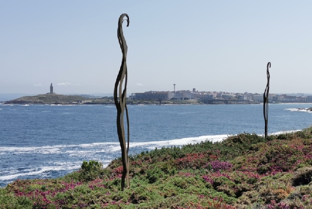 Estatuas de 'Os lamentos das dez mulleres de Hércules’