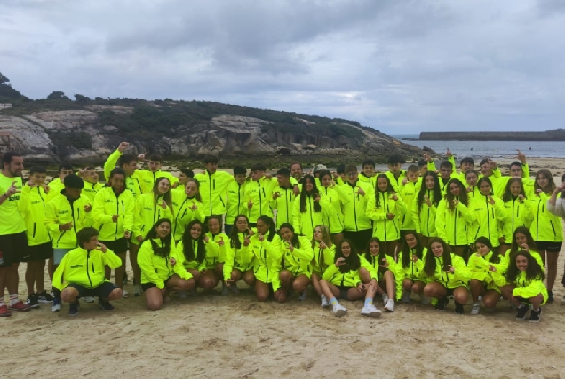 Imaxe dos nadadores do PortaMiñá de Lugo en Cervo