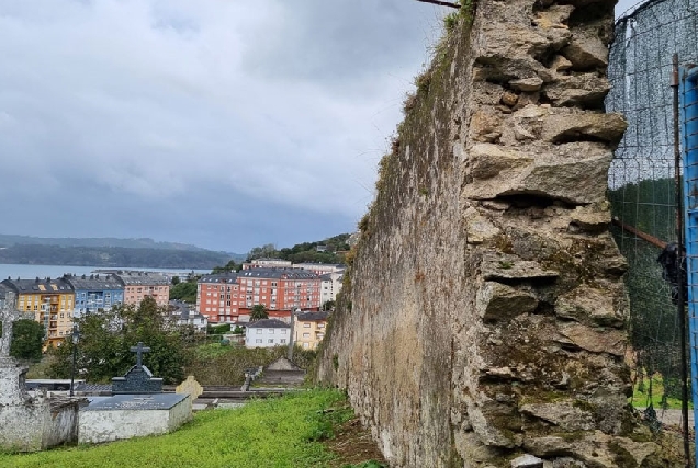 Muro-cemiterio-Viveiro