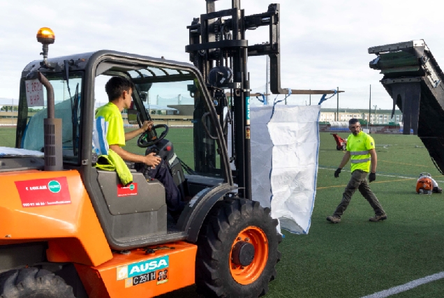 Imaxe das obras no campo da cidade deportiva Arsenio Iglesias